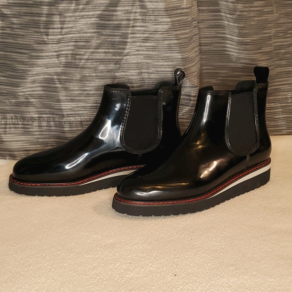 Rainboot - Picture 1 of 2